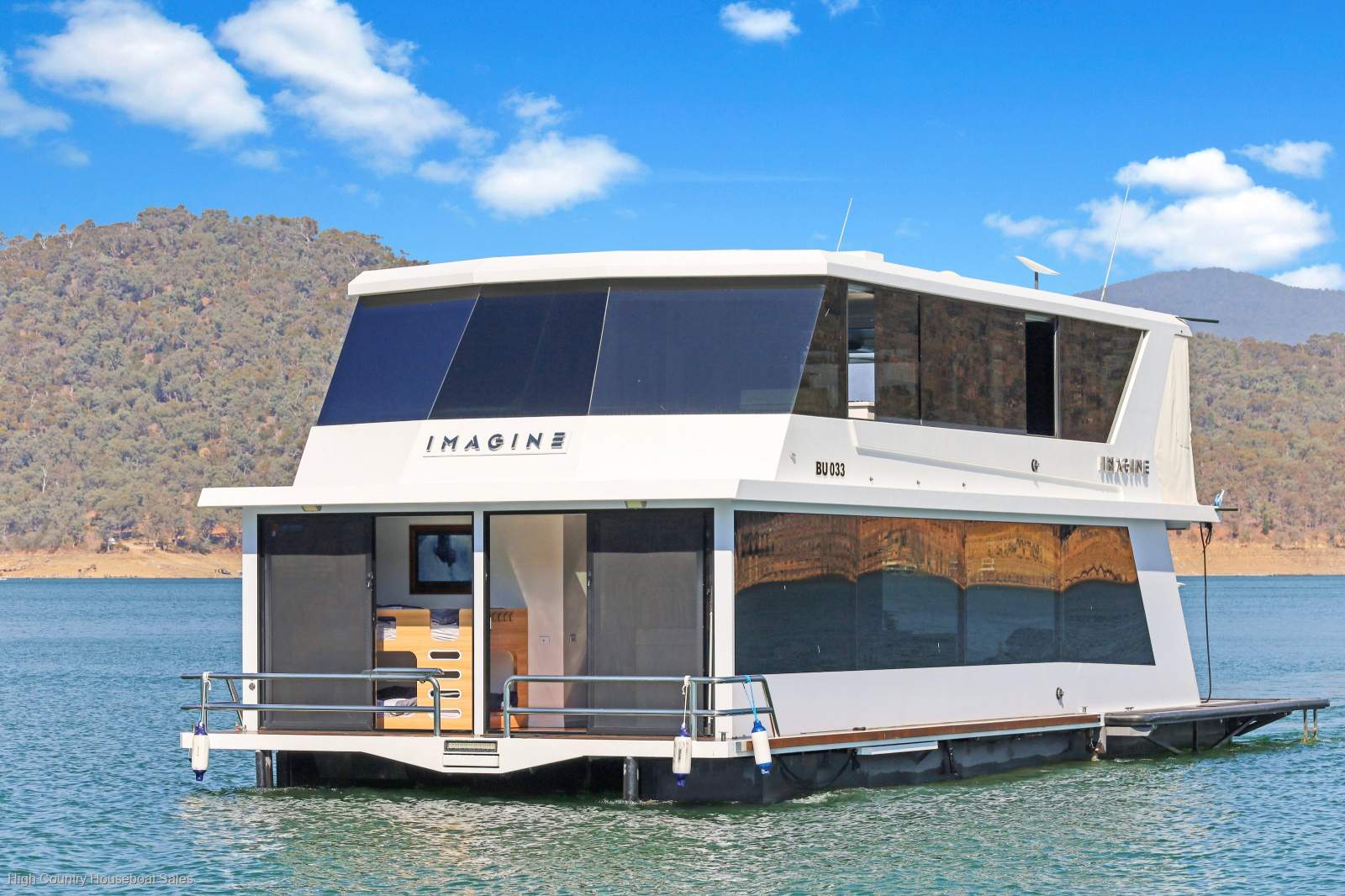 IMAGINE Houseboat Holiday Home on Lake Eildon:Imagine on Lake Eildon