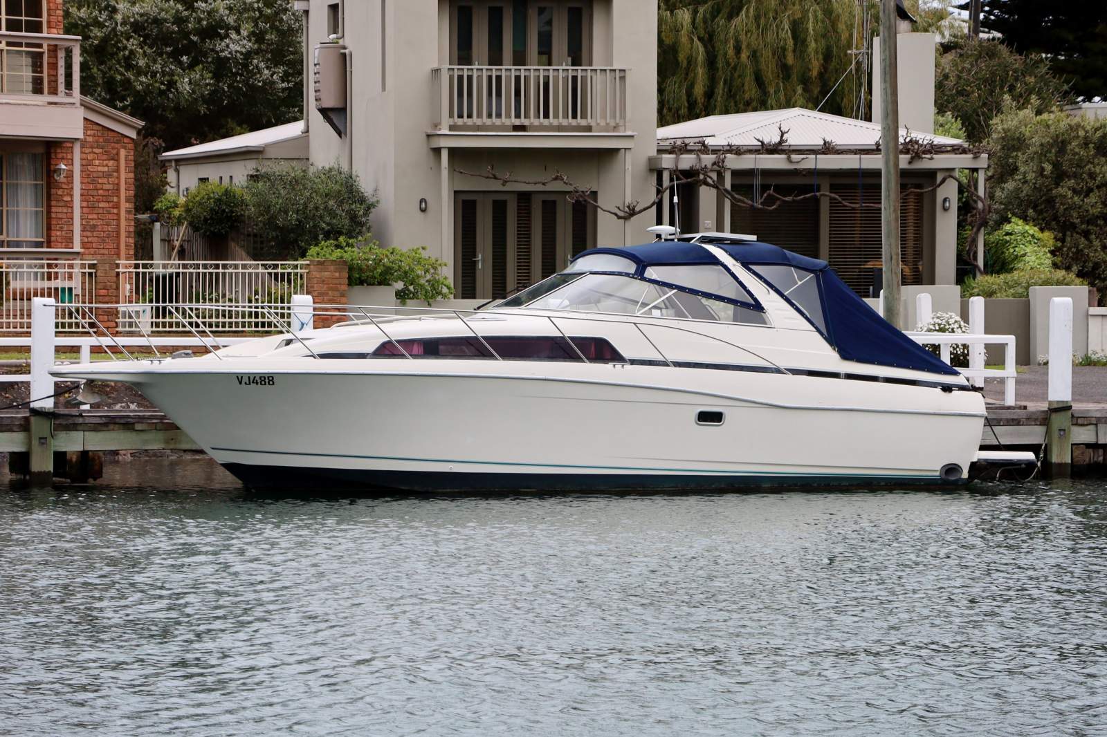 Bayliner 3485 Avanti 1996 Twin Diesel Shaft Drive Cummins