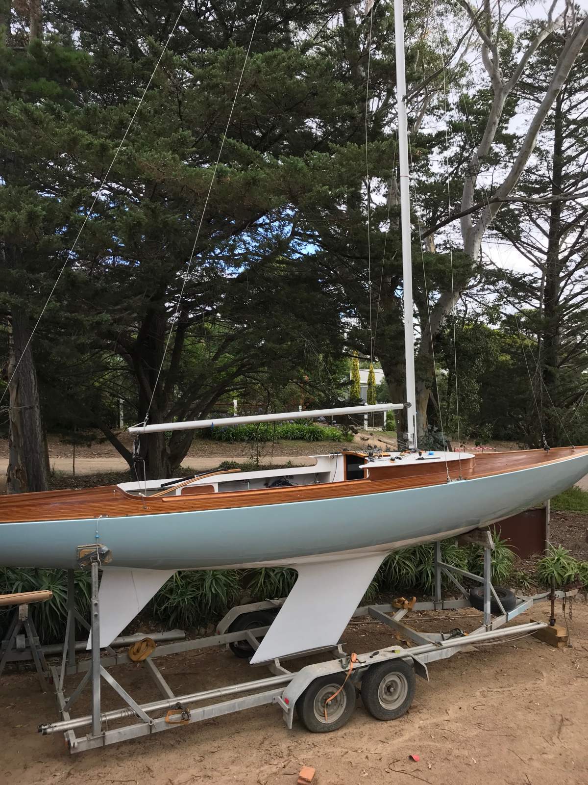 Custom daysailer