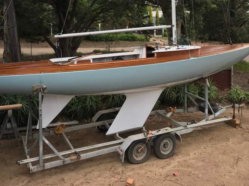 Custom daysailer