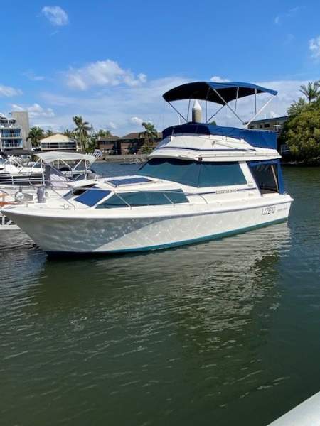 CruiseCraft Executive 800 Flybridge Cruiser