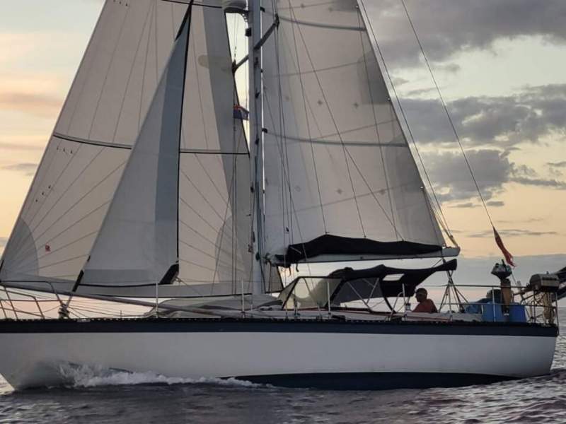 South Coast 36 - Superb Well-Equipped Offshore Cruiser