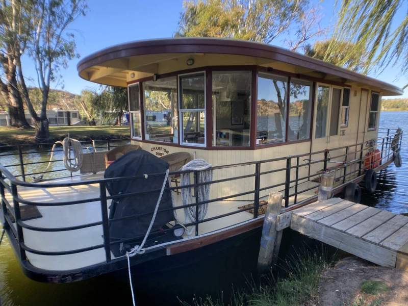 "CHAMPION RUBY". Immaculate, One Bed, Houseboat..
