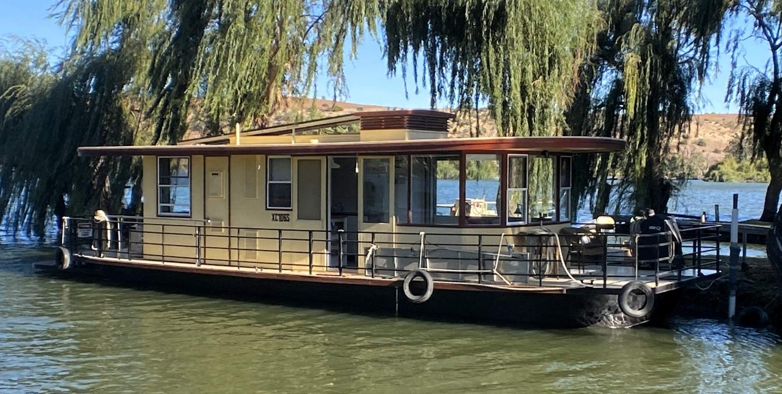 "CHAMPION RUBY". Immaculate, One Bed, Houseboat..
