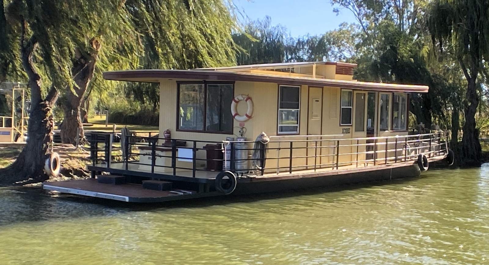 "CHAMPION RUBY". Immaculate, One Bed, Houseboat..