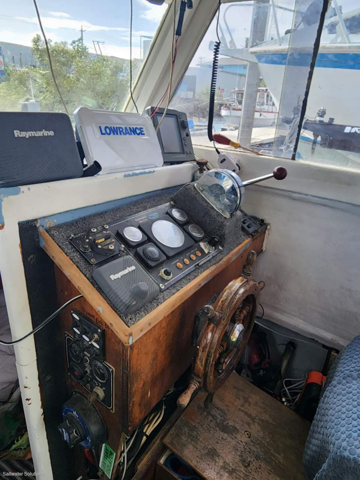 Roberts 30 Live coral trout boat