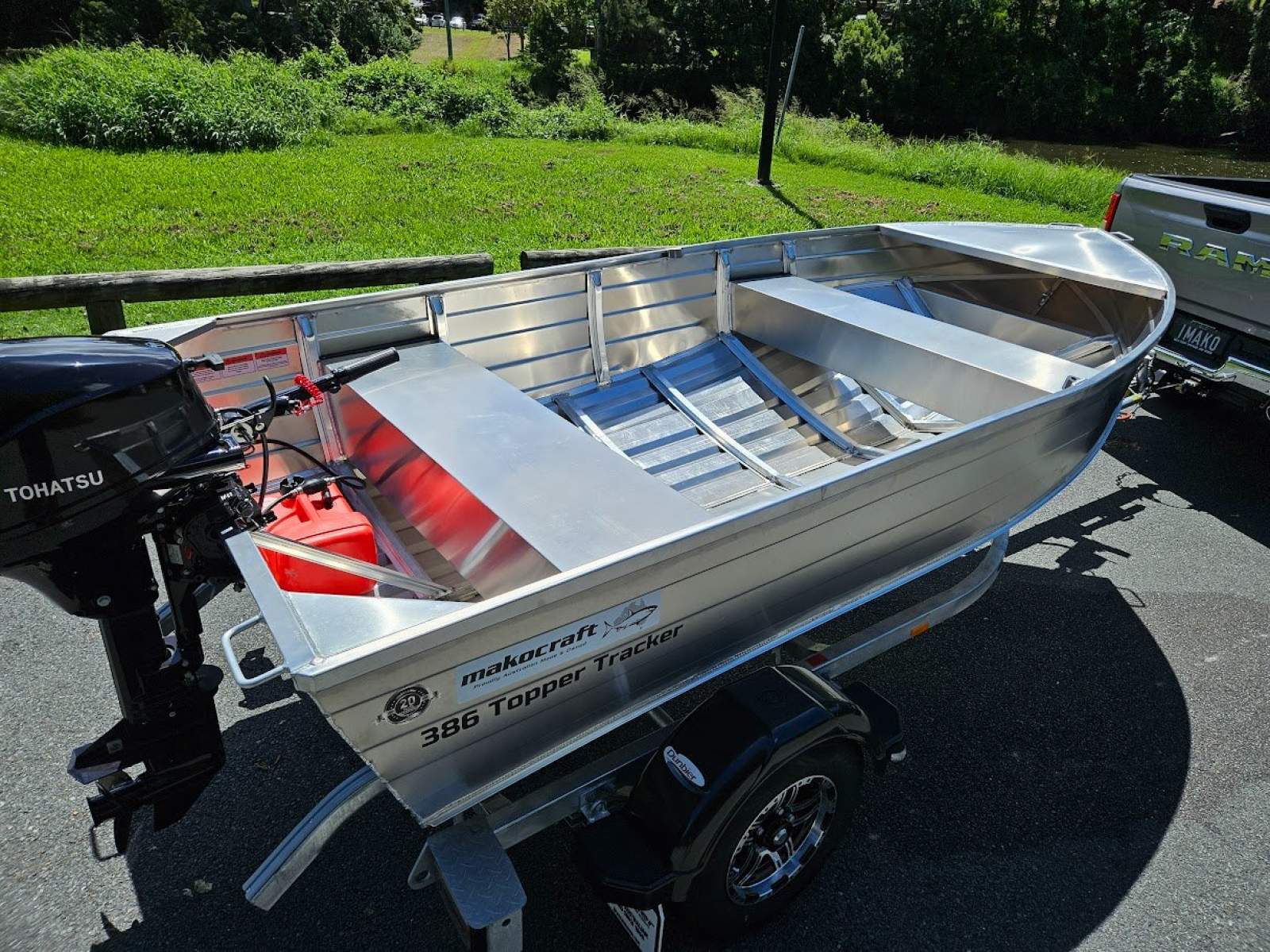 New Makocraft 386 Topper Tracker NEW AND IN STOCK