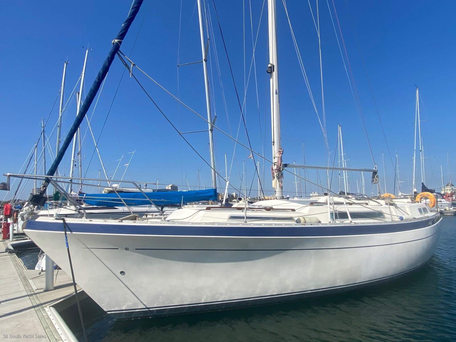 Moody 40 Center Cockpit Cruising Yacht