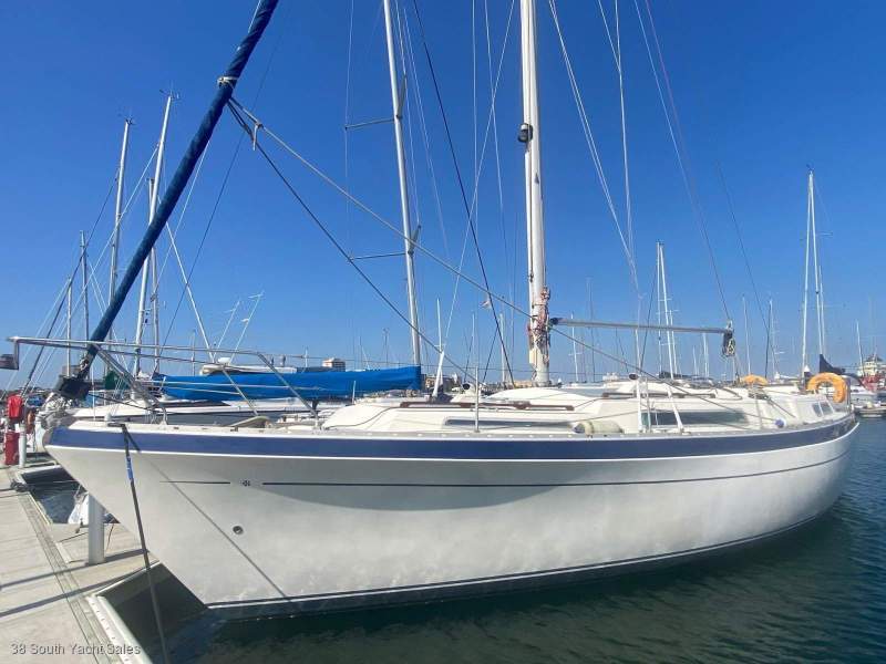 Moody 40 Center Cockpit Cruising Yacht
