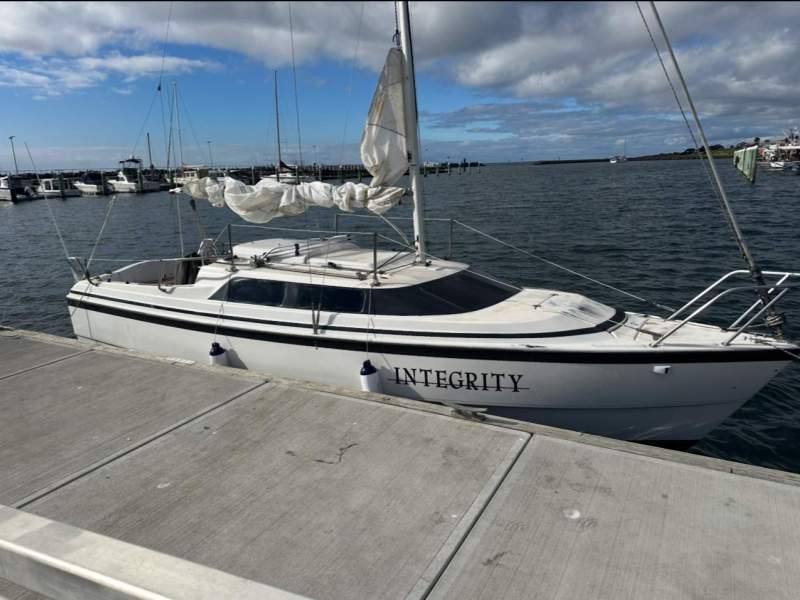 Macgregor 26X Trailer sailer enclosed head