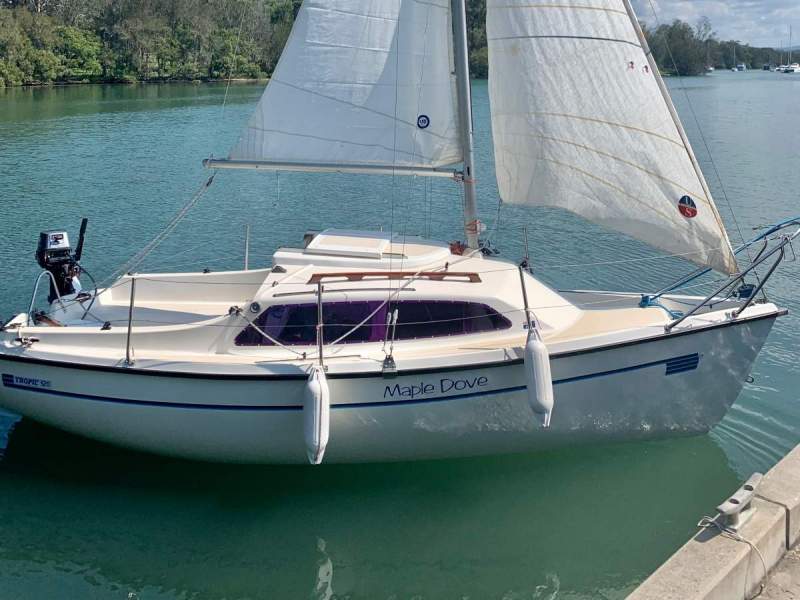 Tropic 520 trailer sailer