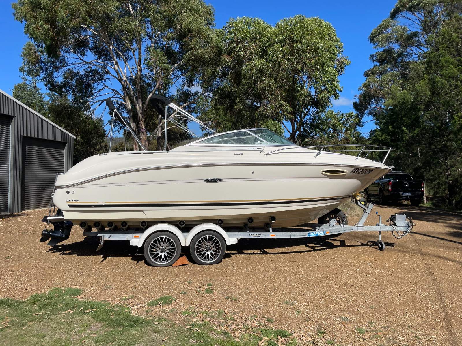 Sea Ray 215 Express Cruiser