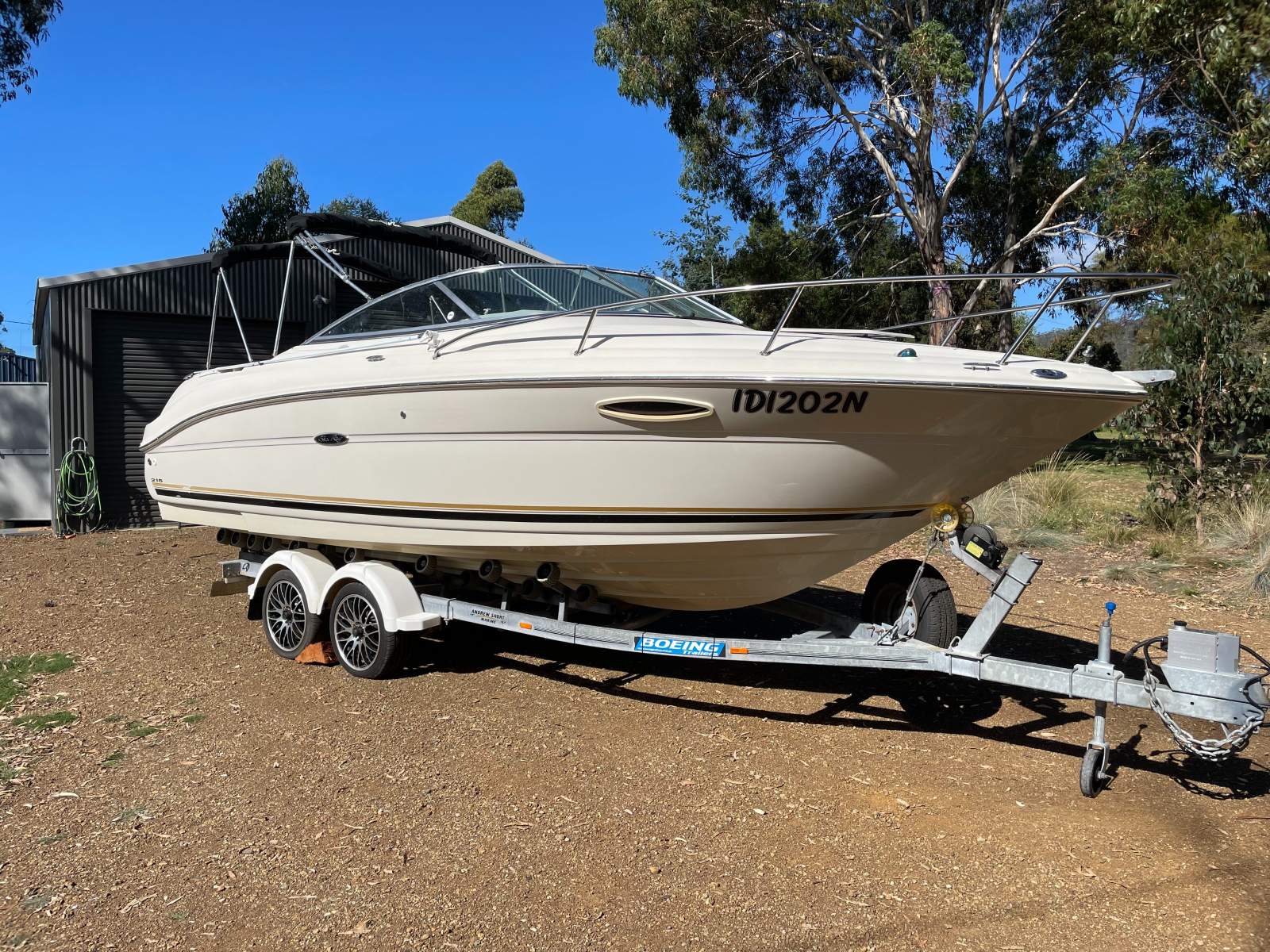 Sea Ray 215 Express Cruiser