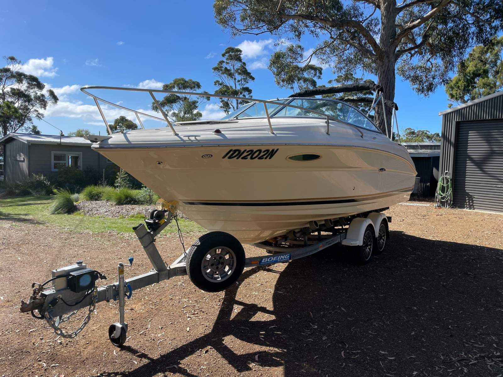 Sea Ray 215 Express Cruiser