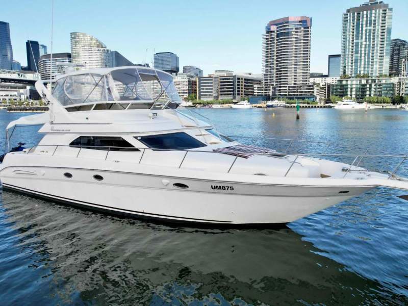 Sea Ray 450 Express Bridge