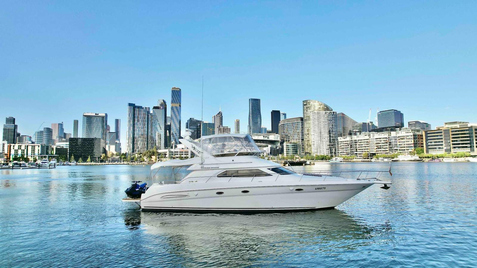 Sea Ray 450 Express Bridge