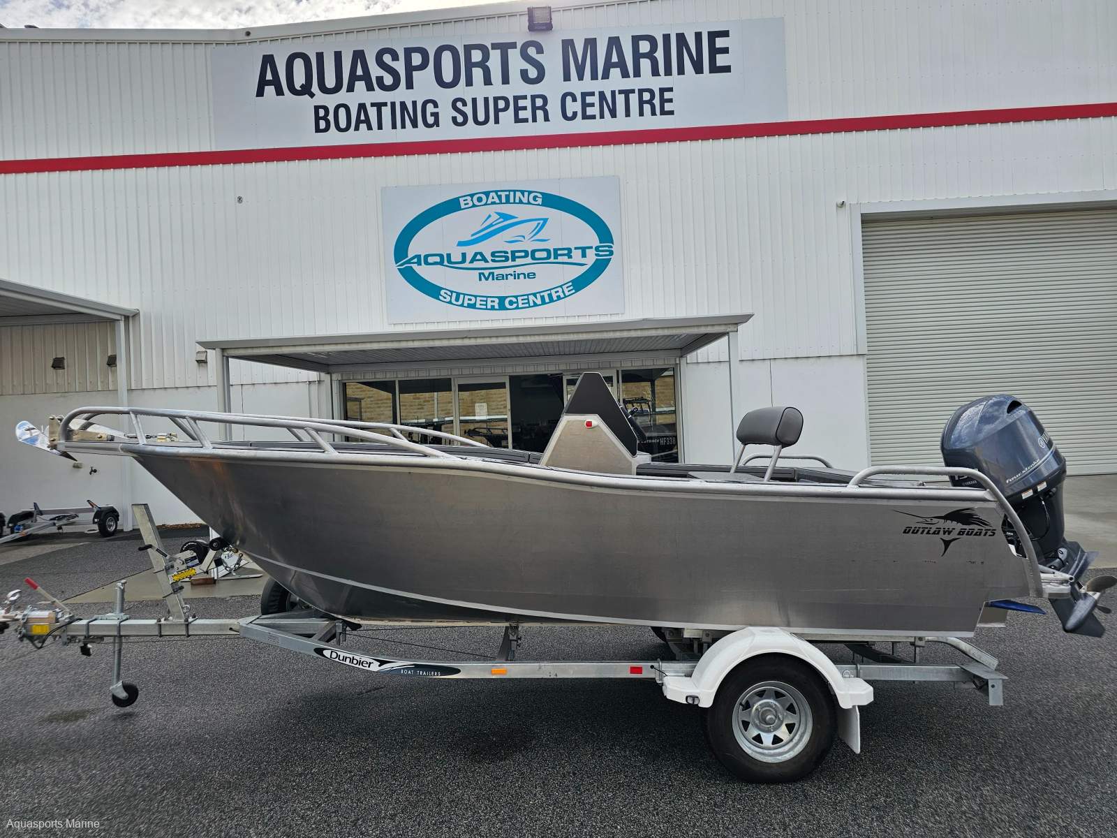 New Outlaw Boats 5.3 Centre Console