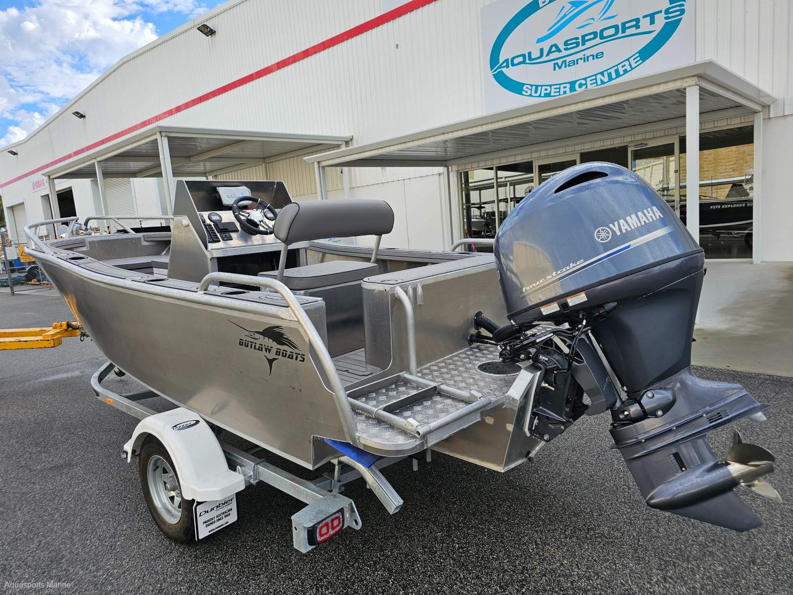 New Outlaw Boats 5.3 Centre Console