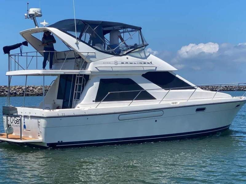 Bayliner 3788 Command Bridge With Bow Thruster