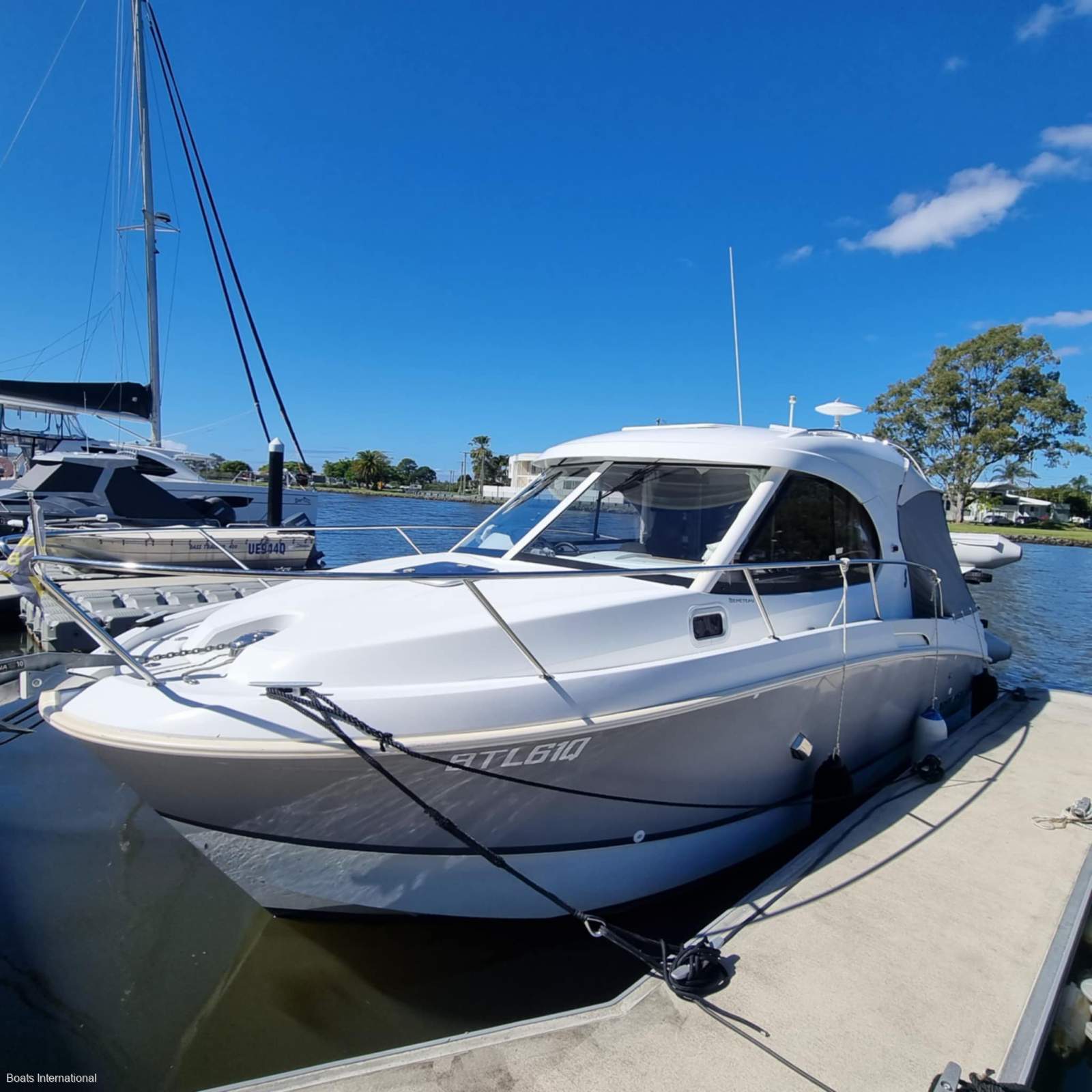 Beneteau Antares 8