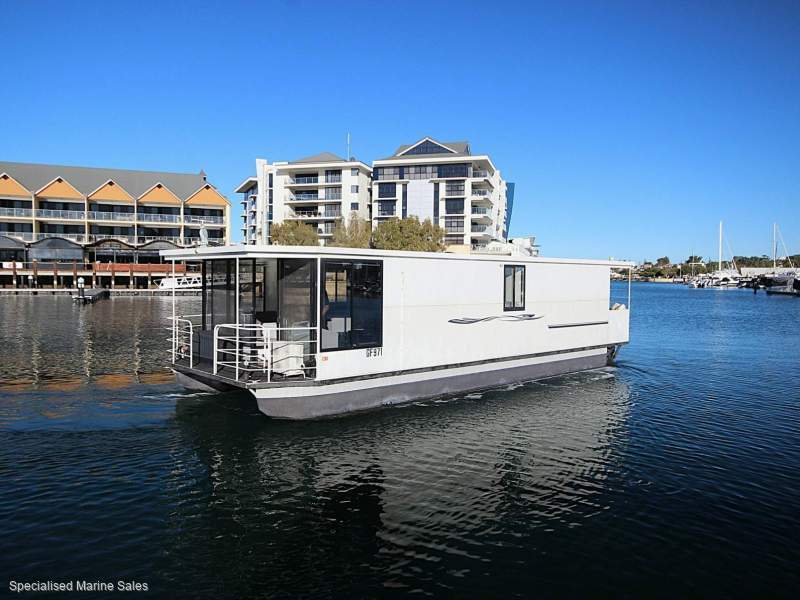Boss Craft Houseboat *** WATERSIDE LIVING *** $ 215,000 ***