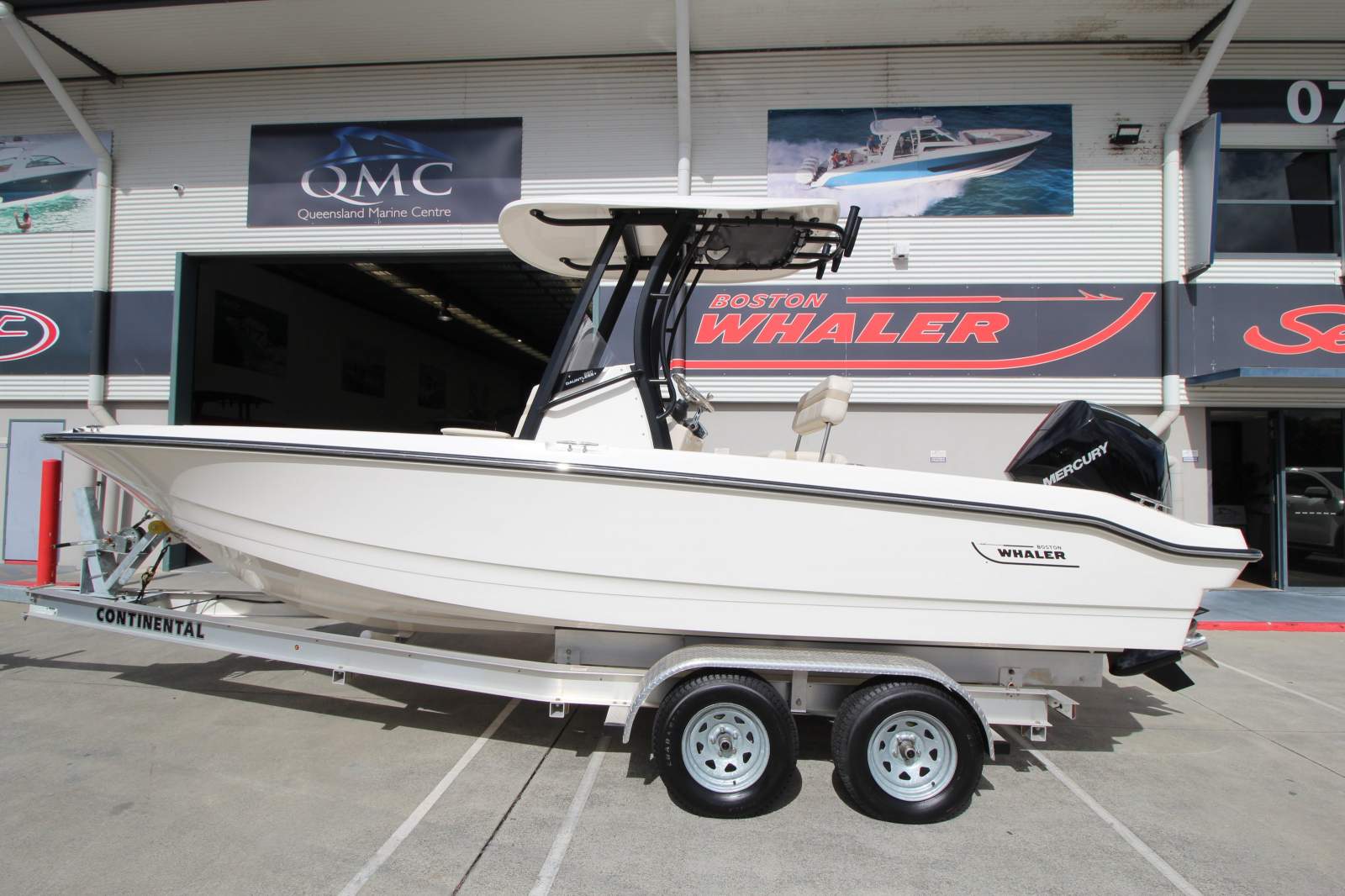 New Boston Whaler 220 Dauntless Centre Console