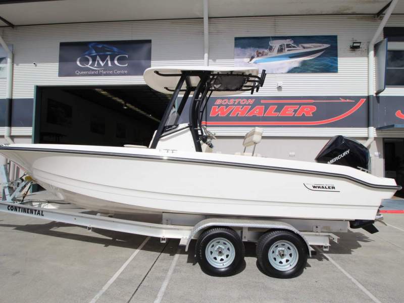 Boston Whaler 220 Dauntless Centre Console
