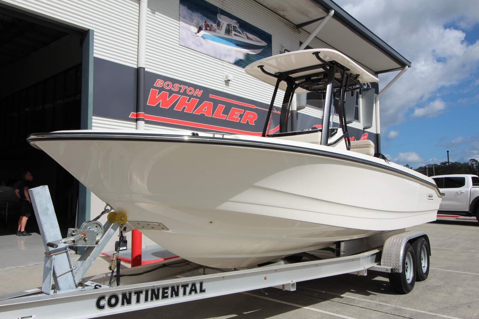 New Boston Whaler 220 Dauntless Centre Console