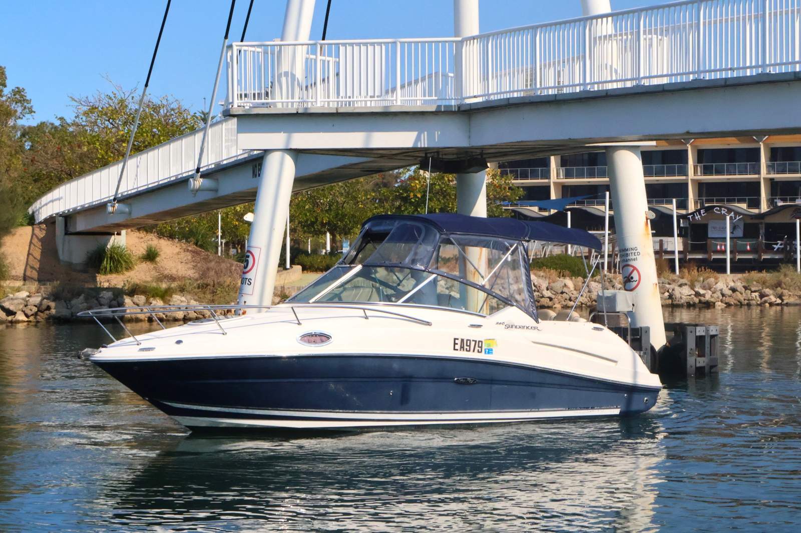 Sea Ray 245 Sundancer - Compact & Comfortable!