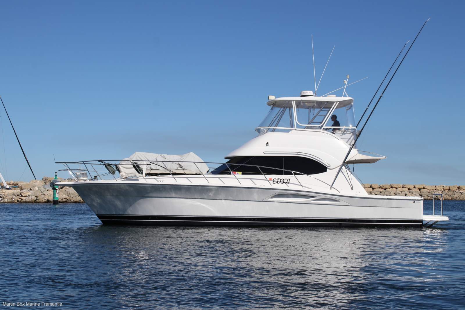 Riviera 42 Flybridge with Cummins 490Hp Diesels and Survey Construction