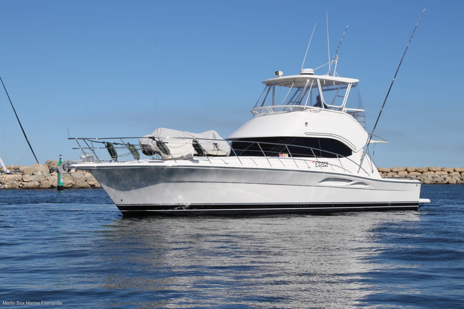 Riviera 42 Flybridge with Cummins 490Hp Diesels and Survey Construction