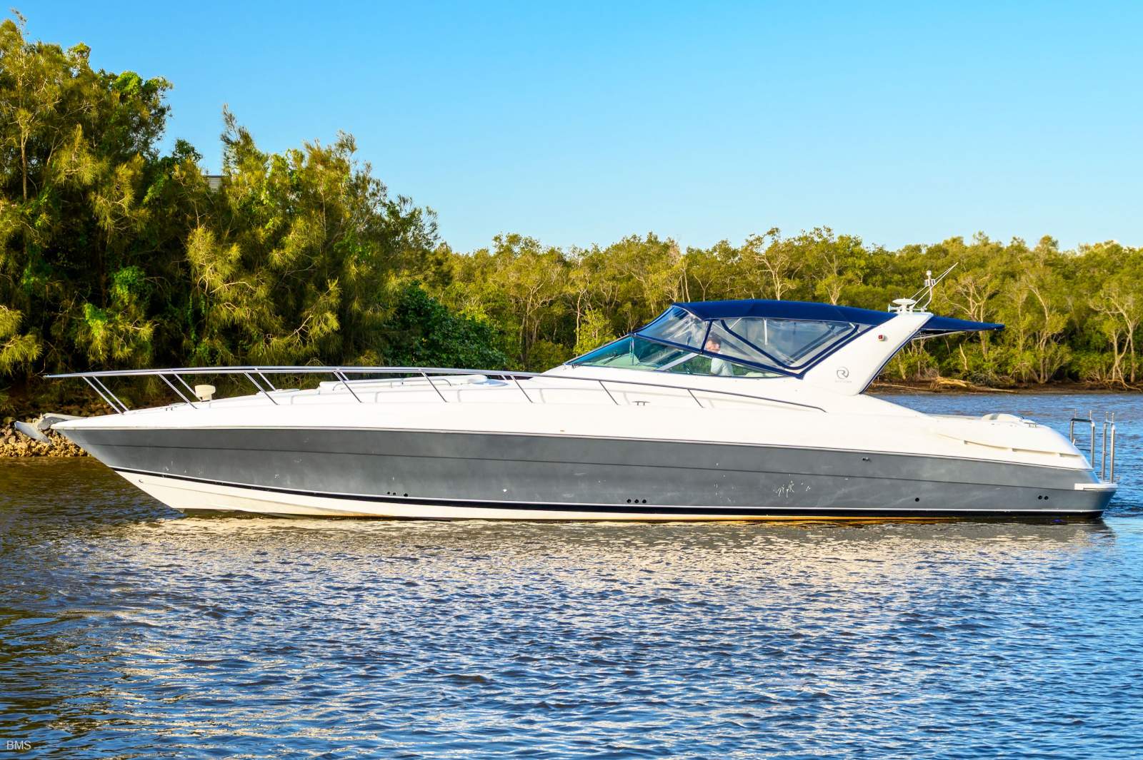 Riviera M430 Sports Cruiser