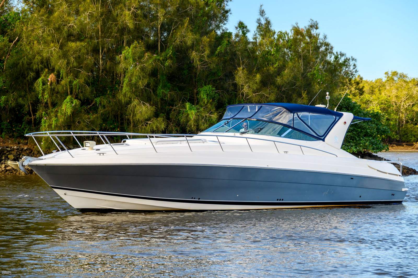 Riviera M430 Sports Cruiser