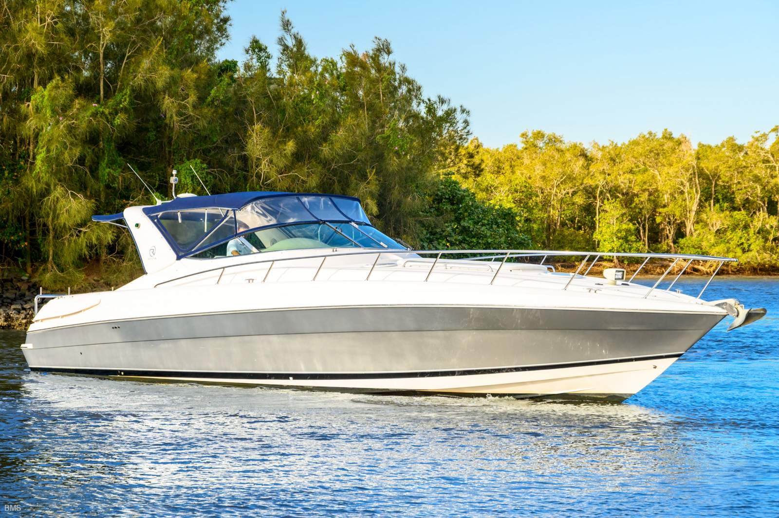Riviera M430 Sports Cruiser