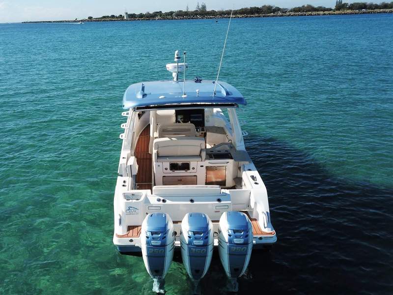 Boston Whaler 350 Realm Side Console