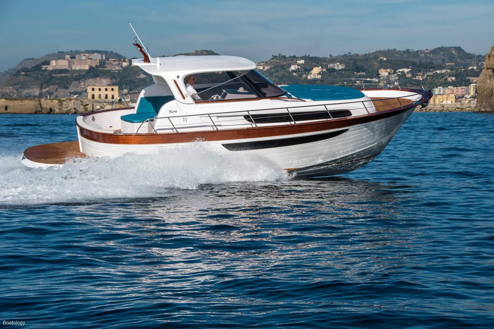Cantiere Mimi Srl 11 Cabin:Powered by Yanmar 2 x 250 HP with electronic controls  -  Top Speed: 30 knots