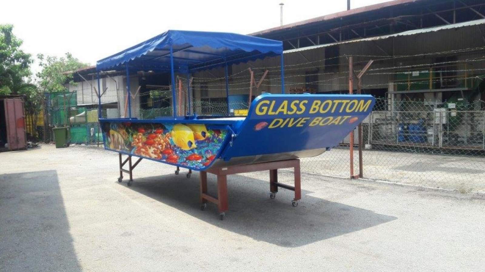 Stalwart Marine Resort Glass Bottom Dive Boat 5.90m - 12 Passengers
