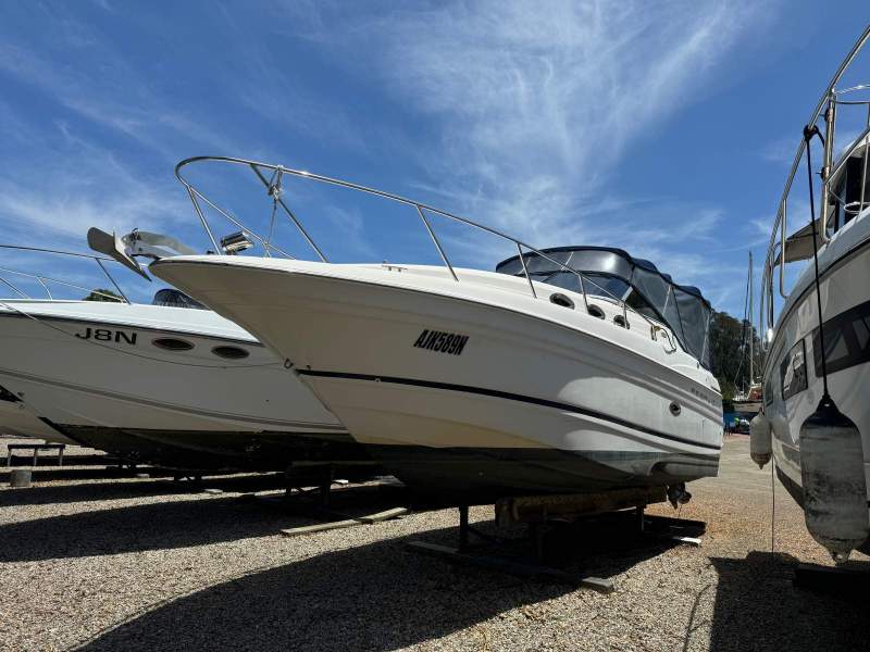 Regal Commodore 2660 New Port engine 2022 - Dry Stored!
