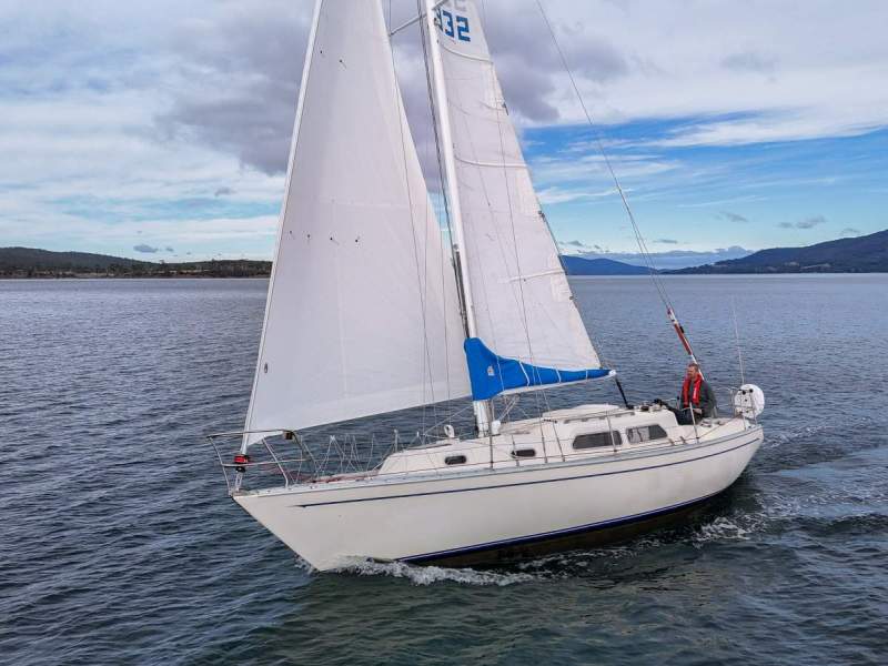 Cavalier 32 SIGNIFICANTLY UPGRADED, EXCELLENT CONDITION!