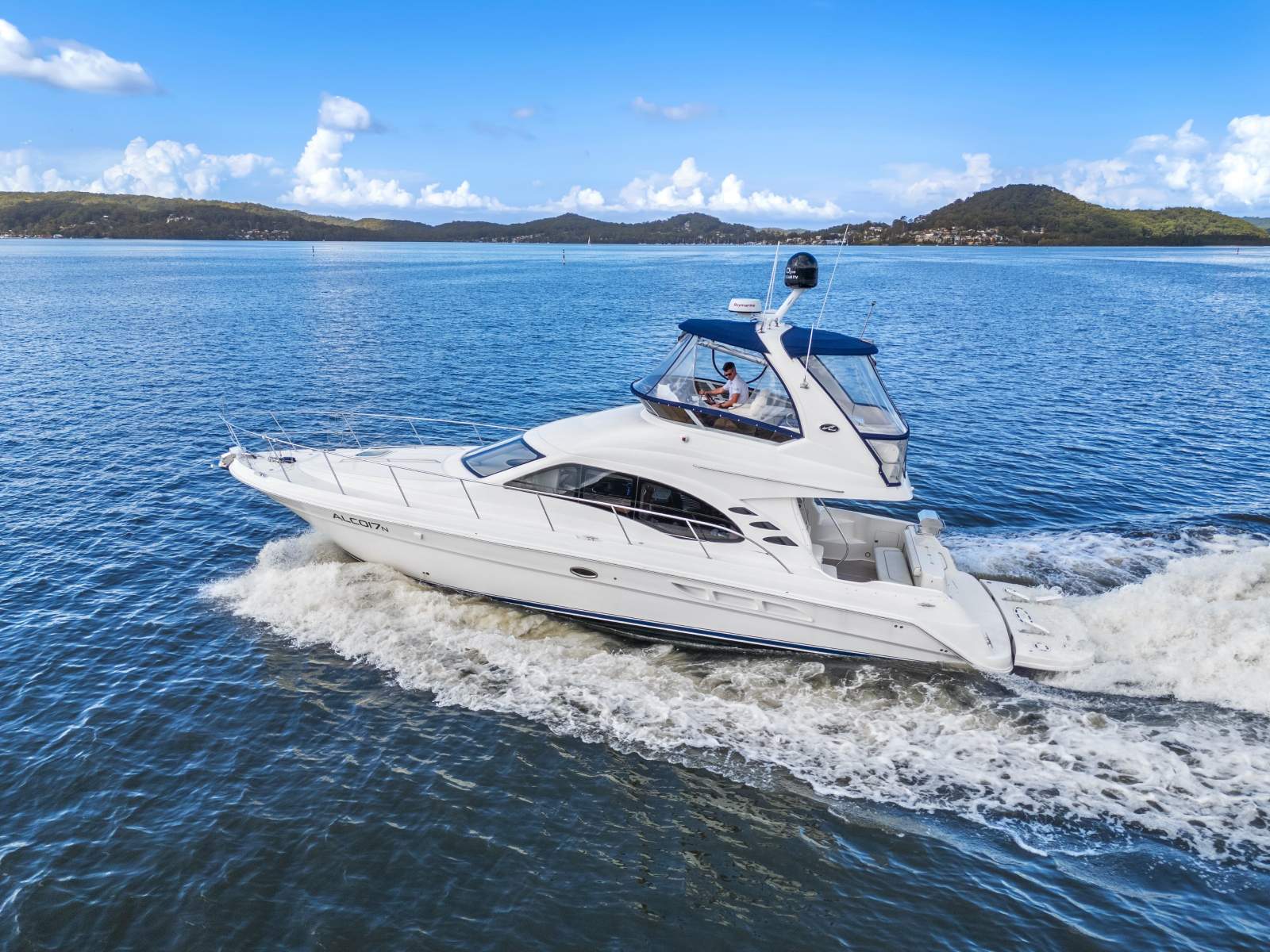 Sea Ray 44 Sedan Bridge