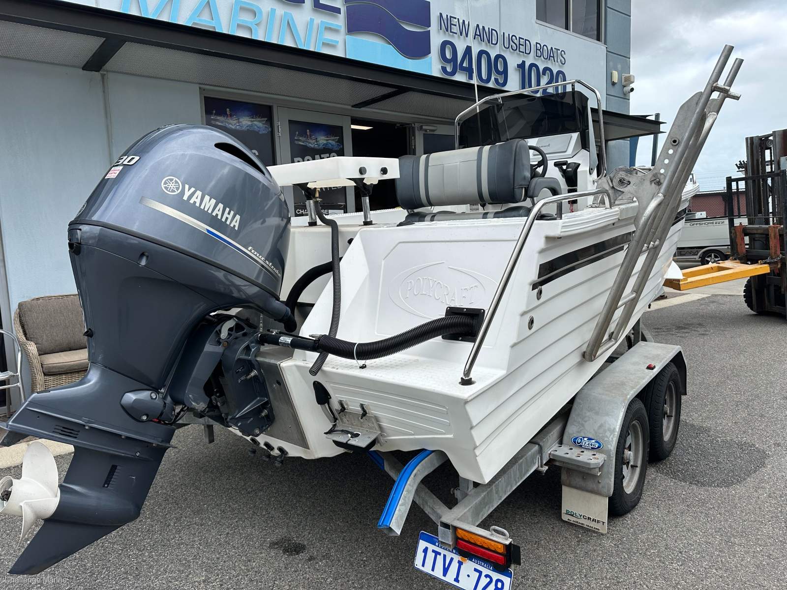 Polycraft 5.30 Warrior Centre Console - Front foils 90% less water spray