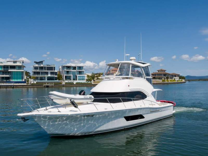 Riviera 43 Flybridge