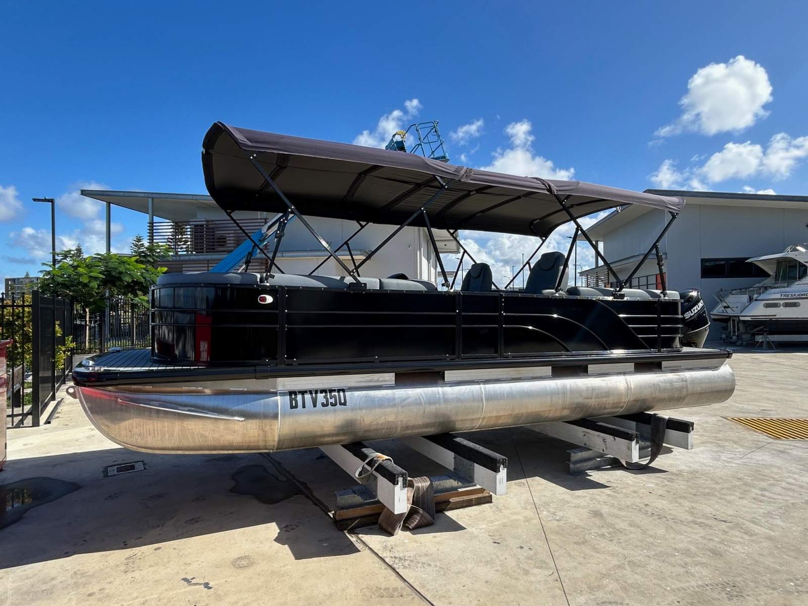 Custom 24Ft Pontoon Boat, Suit New Buyer !
