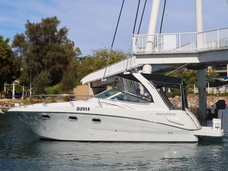 Four Winns Vista 298 - An Exceptional Cruiser!