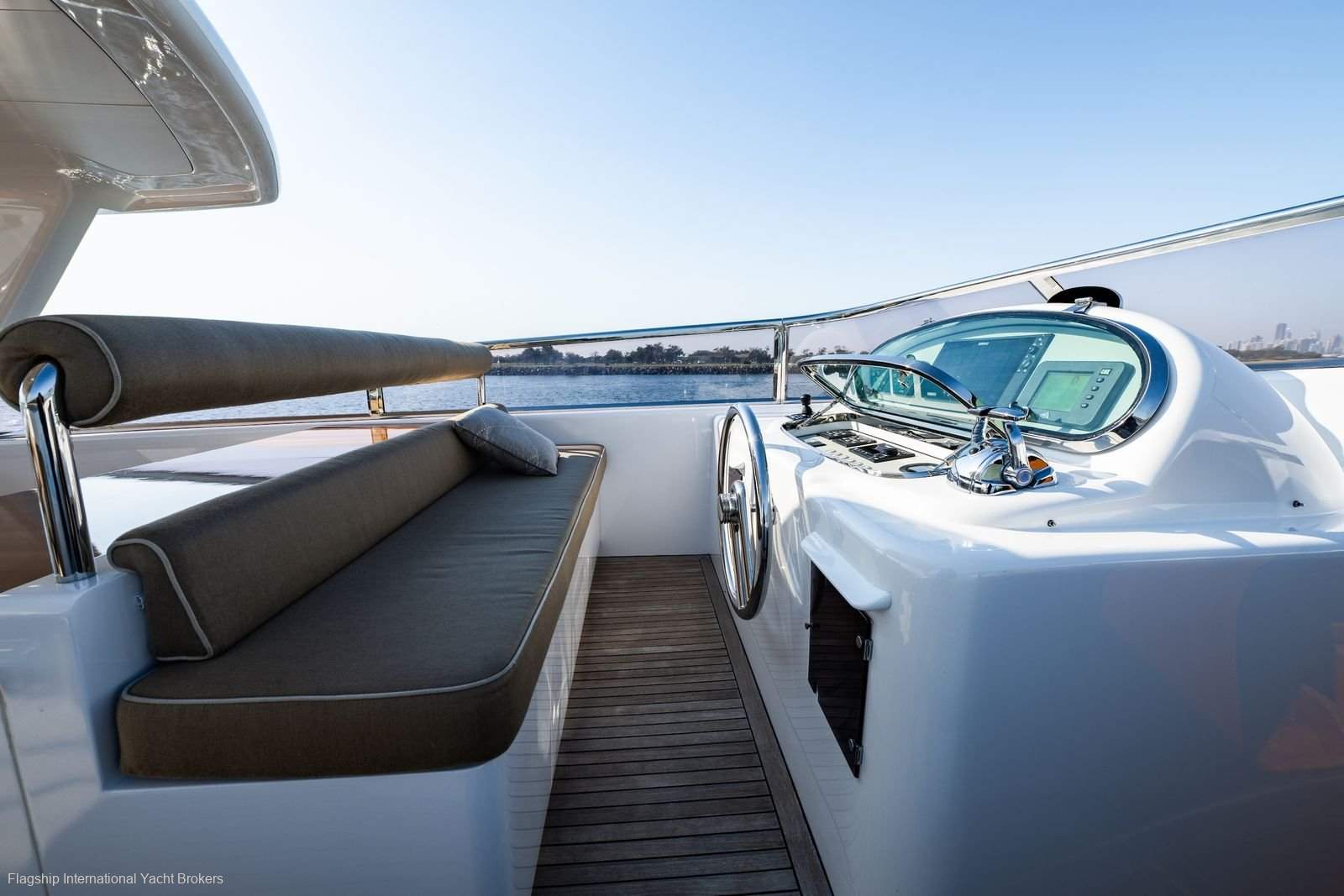 Horizon Yacht Rp97 The Clubhouse