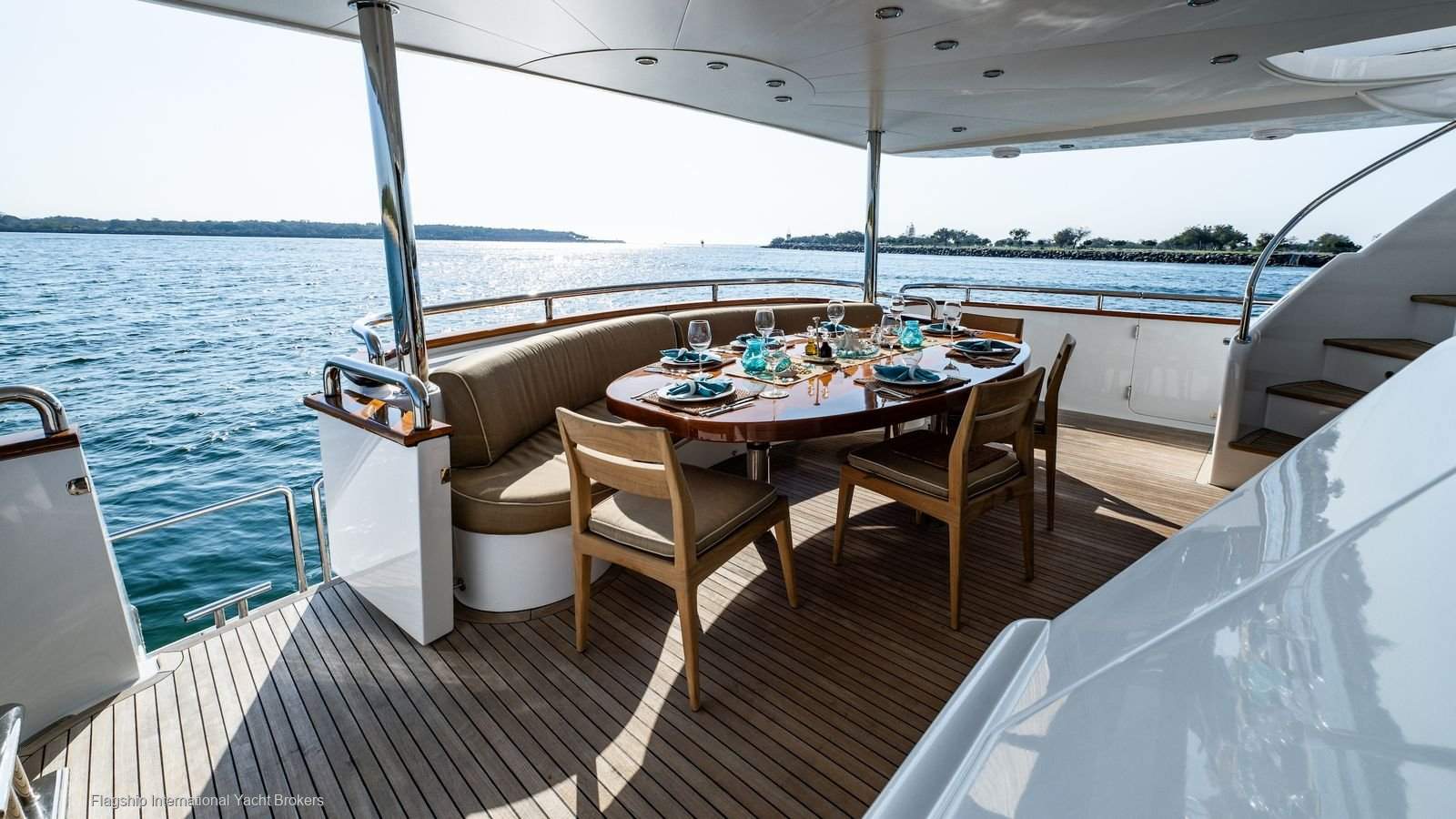 Horizon Yacht Rp97 The Clubhouse
