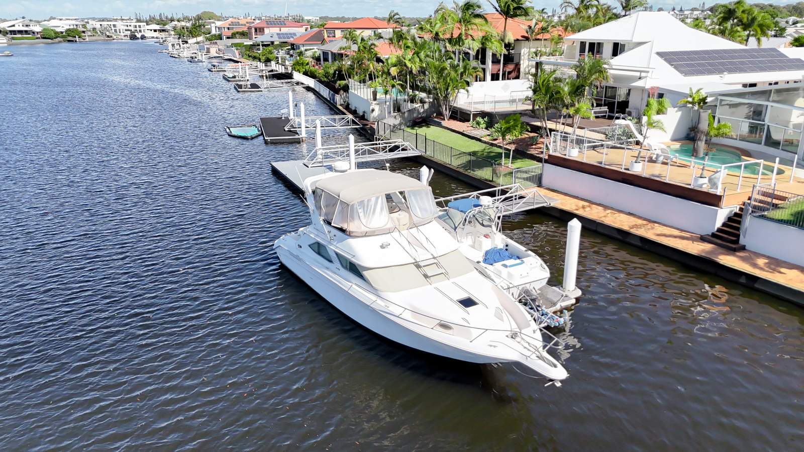 Sea Ray 440 Express Bridge Must Sell!