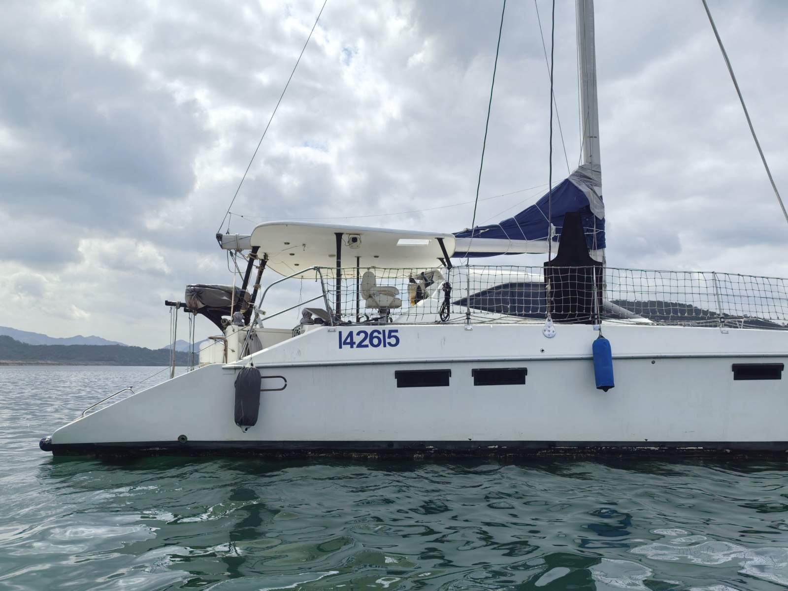 Balance Catamarans 451:Streamlined Profile