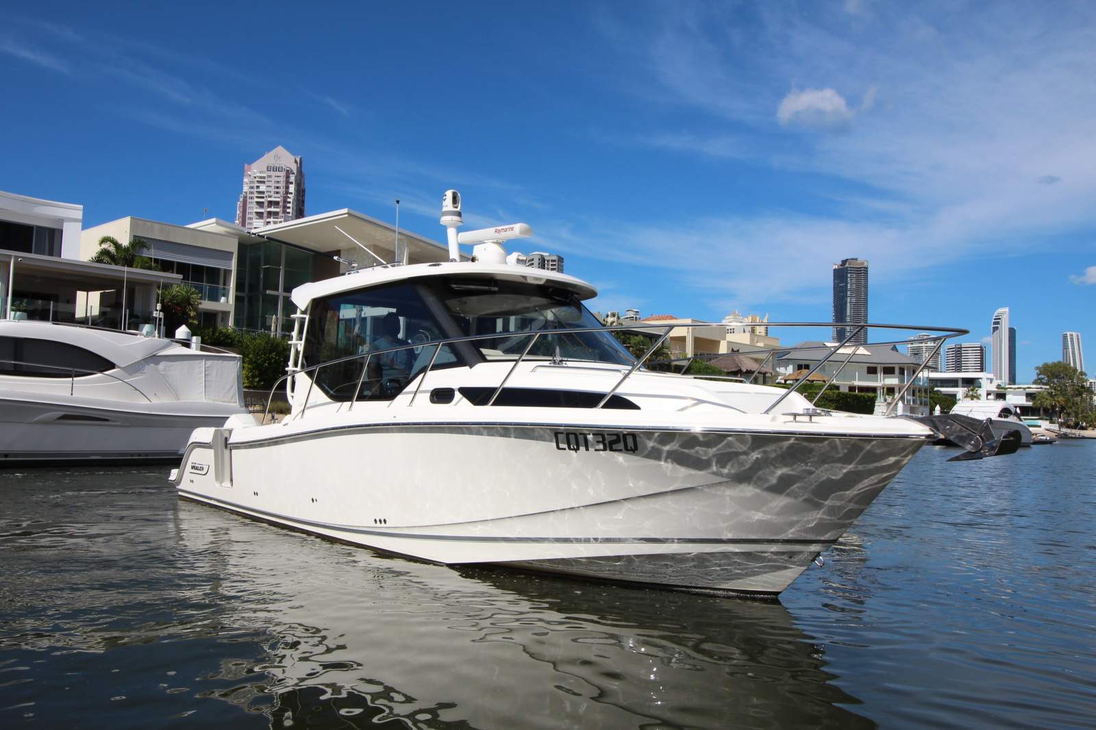Boston Whaler 325 Conquest