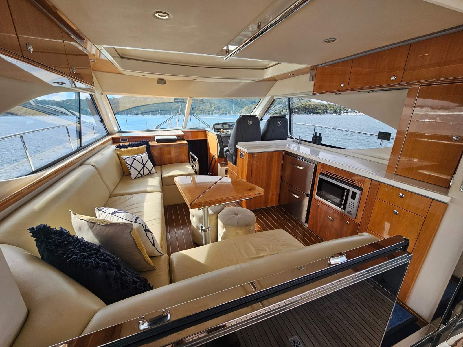 Riviera 4700 Sport Yacht